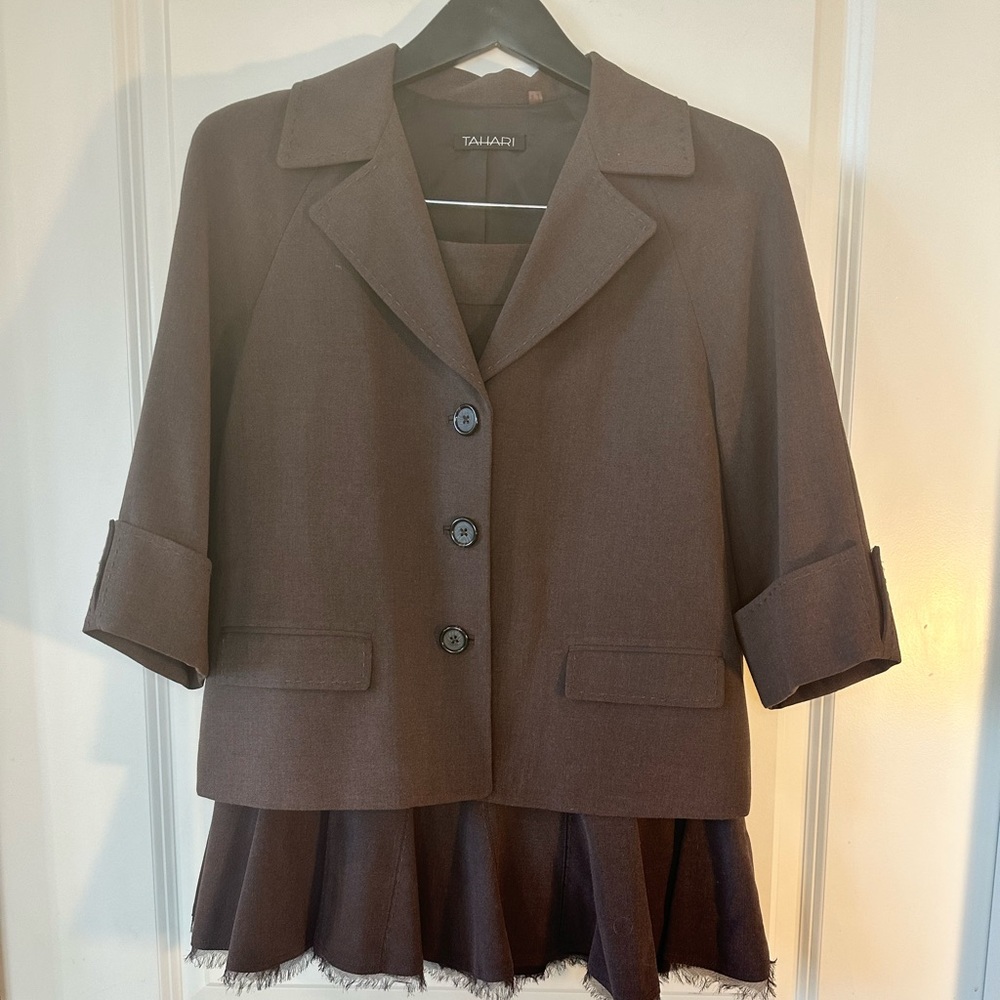 Tahari Brown Flounce Skirt and Blazer Career Set, Medium